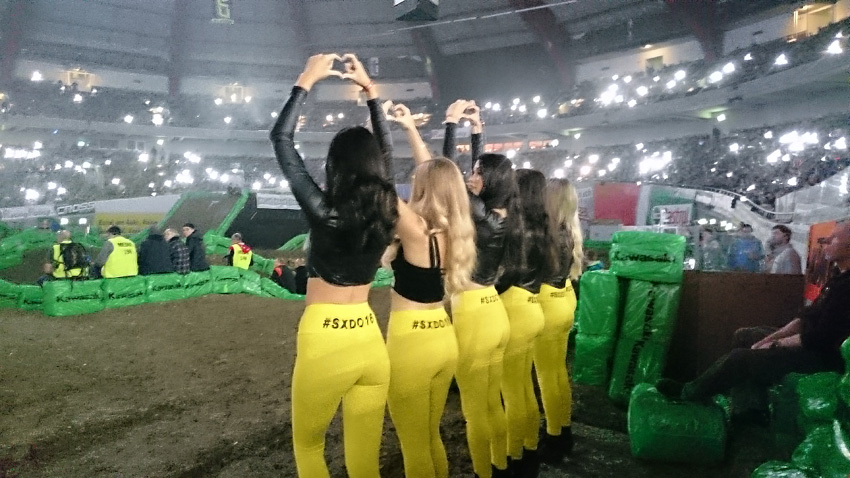 sxdo16 supercross dortmund promotion girld umbrella flag girls adac bensch media