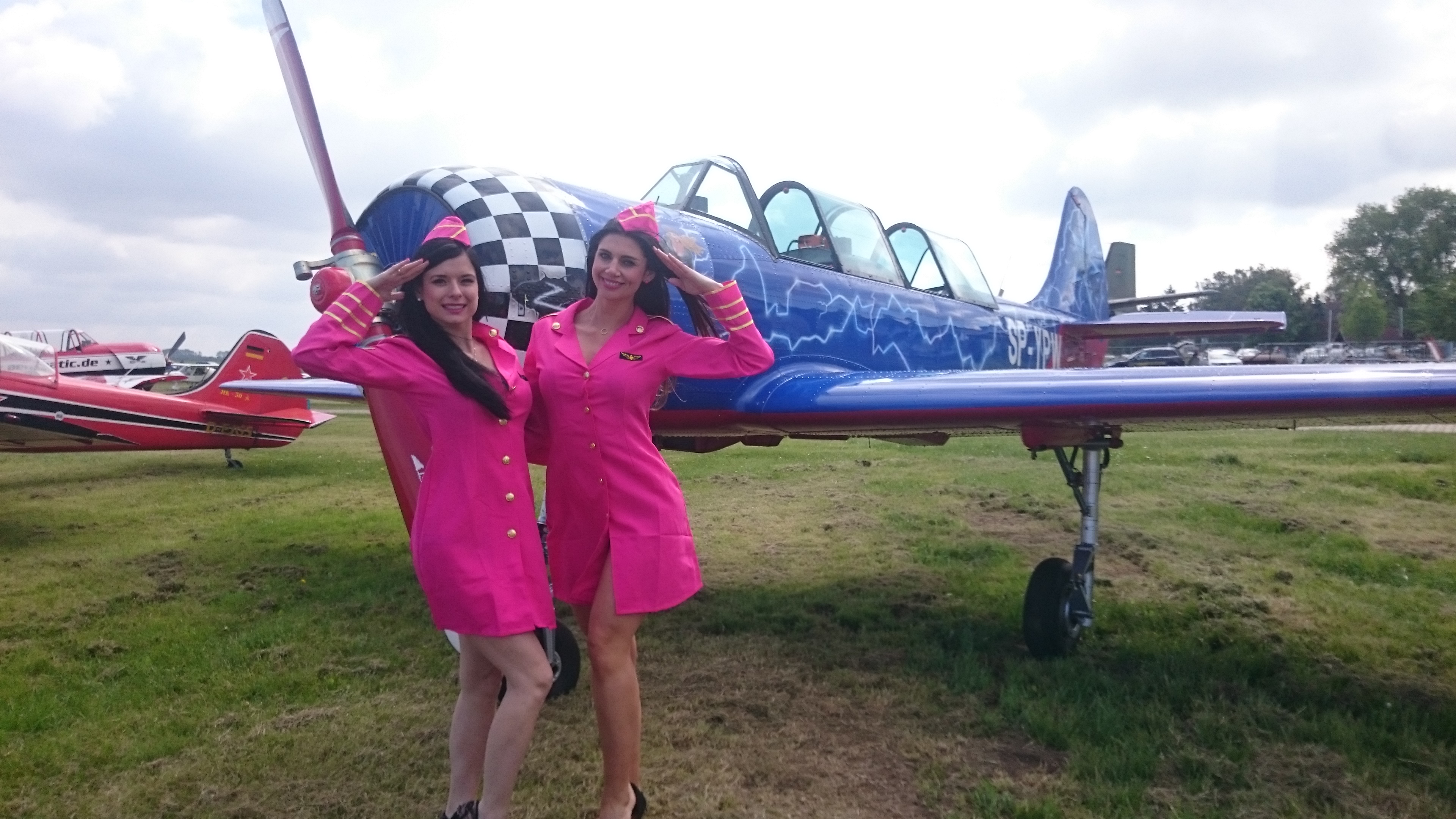 flugtag ballenstedt-promotion girl girls bensch media gridgirls umbrellagirls casting bewerbung agentur hostessen messe outfits event models team