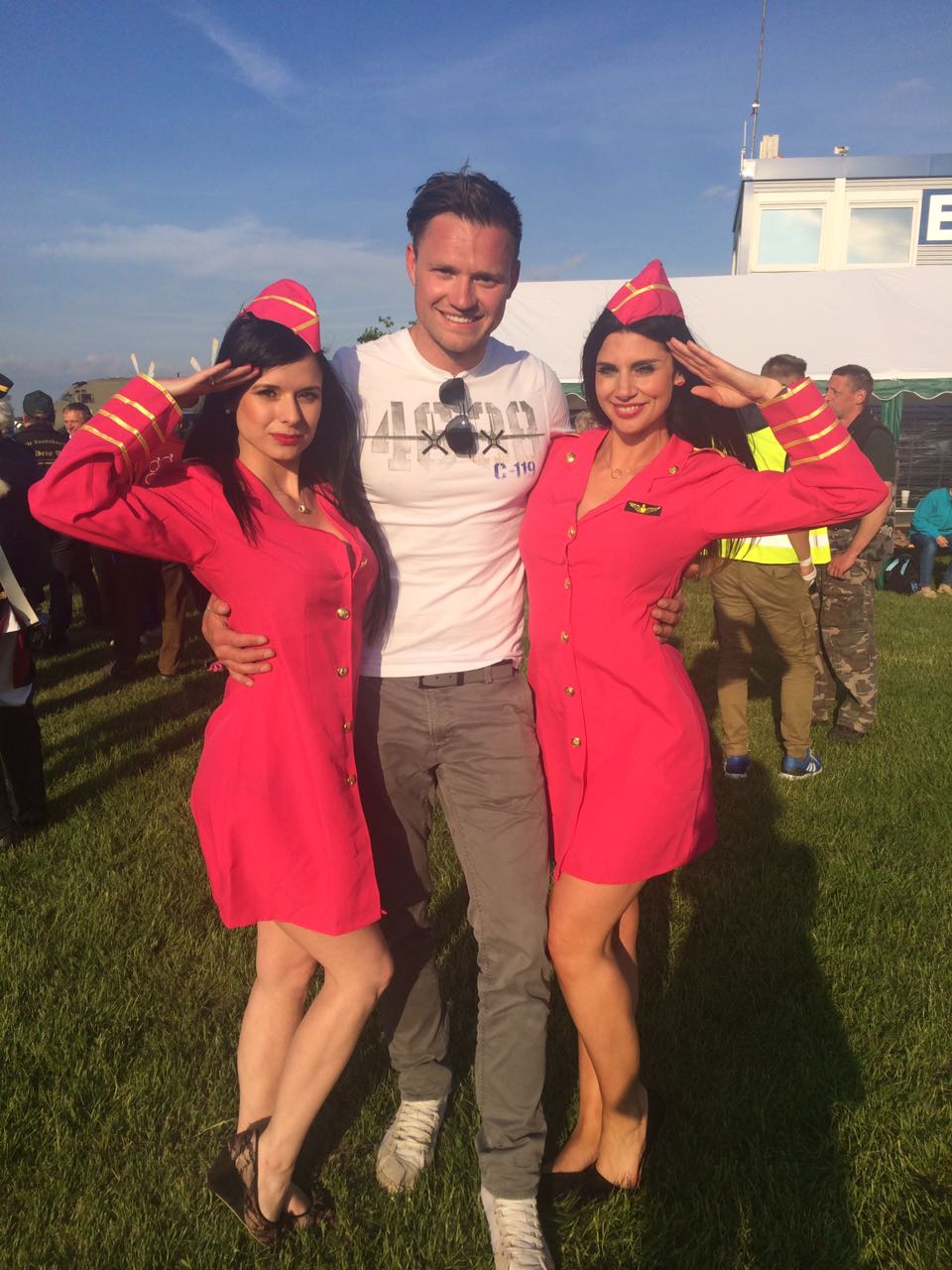 flugtag ballenstedt-promotion girl girls bensch media gridgirls umbrellagirls casting bewerbung agentur hostessen messe outfits event models team